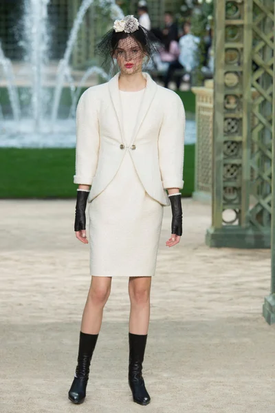 Look 25